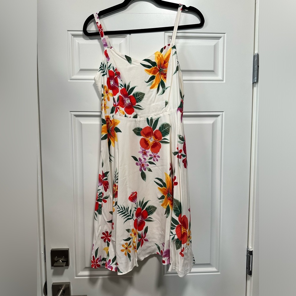 Fun floral casual dress size M. Brand New